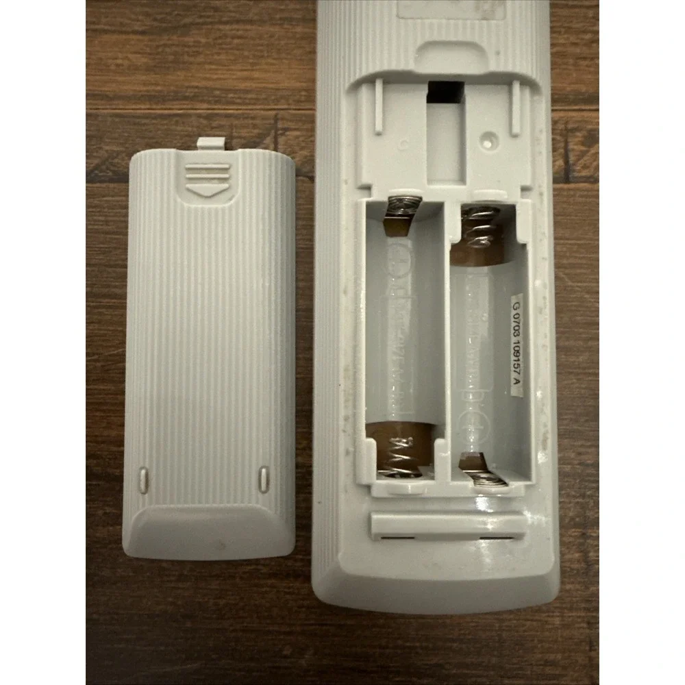 Genuine Sony RM-YD005 TV Remote Control for KDL-40S2000 KDL-26S2000 KDL-32S20L1